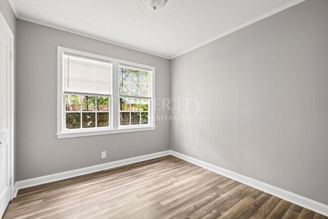 Building Photo - READY FOR MOVE IN, SECTION 8 WELCOMED!!!!!
