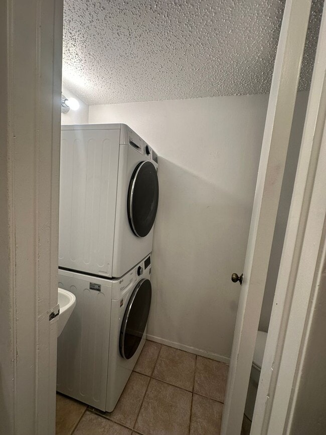 Building Photo - Charming 2-Bed Unit in Dallas! Community p...