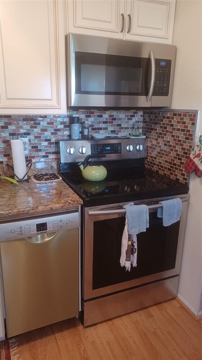 Building Photo - 2191 NE 1st Ct