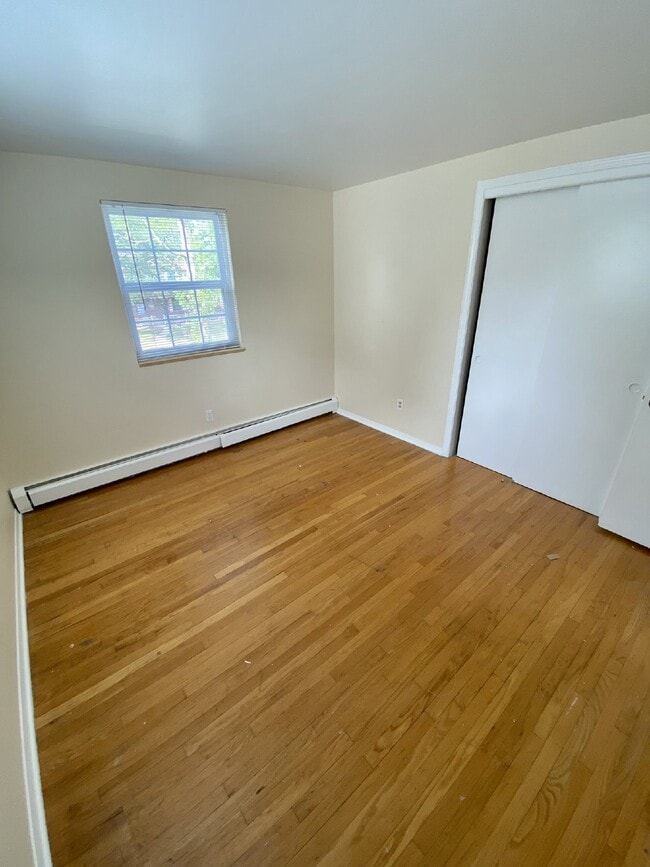 Building Photo - $$$$300 OFF first months rent if you move in before December 15th, 2025 $$$$  Don't miss out on t...