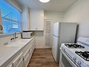 Building Photo - North Park Downstairs One Bedroom Apartmen...