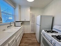 Building Photo - North Park Downstairs One Bedroom Apartmen...