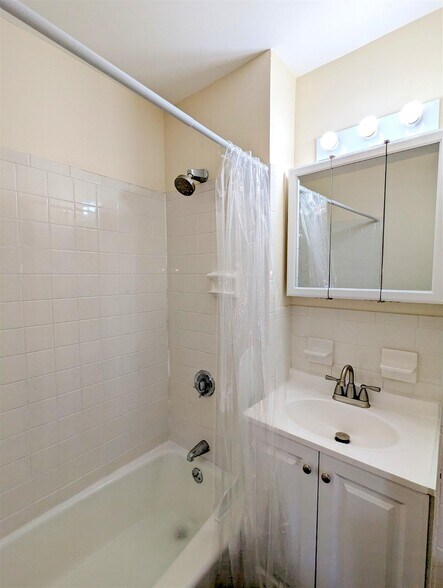 Building Photo - 15 Cameron Ave