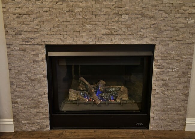 Building Photo - Gorgeous 3bed / 2.5bath home located in Tuscany!