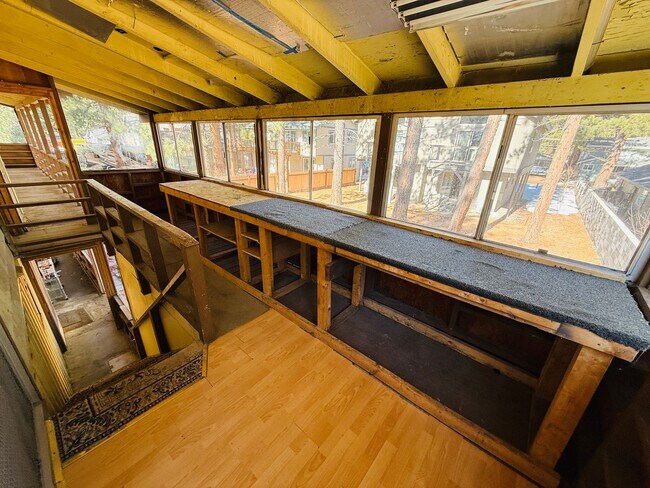 Building Photo - Pet friendly 3 bed 2 bath unit with all utilities included