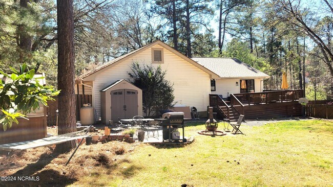 Building Photo - 1720 Longleaf Dr E