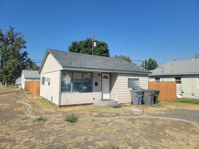Primary Photo - 401 Sanford Ave
