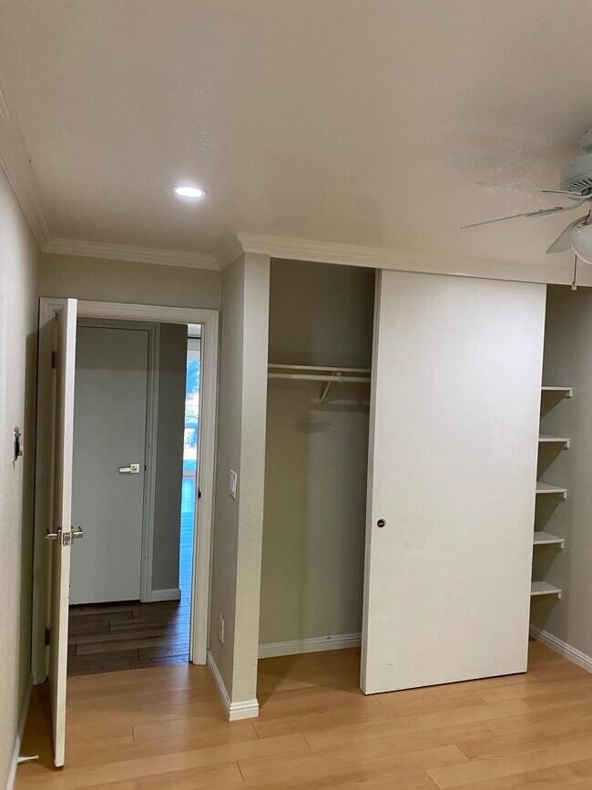 Building Photo - 2505 Miramar Ave