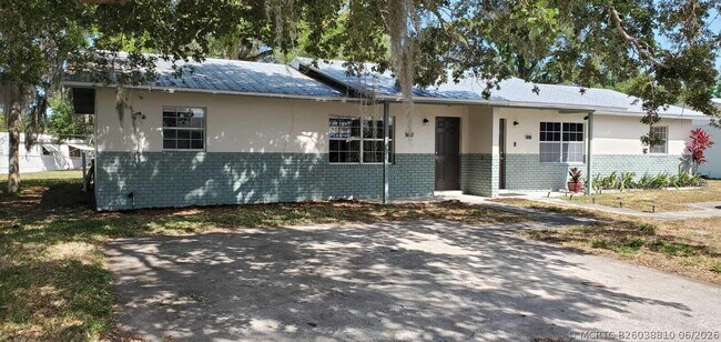 Building Photo - 2578 Seneca Ave