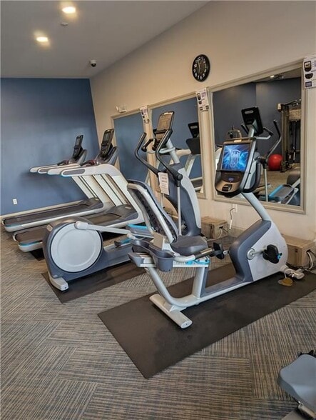 Building Photo - 901 Abernathy Rd NE