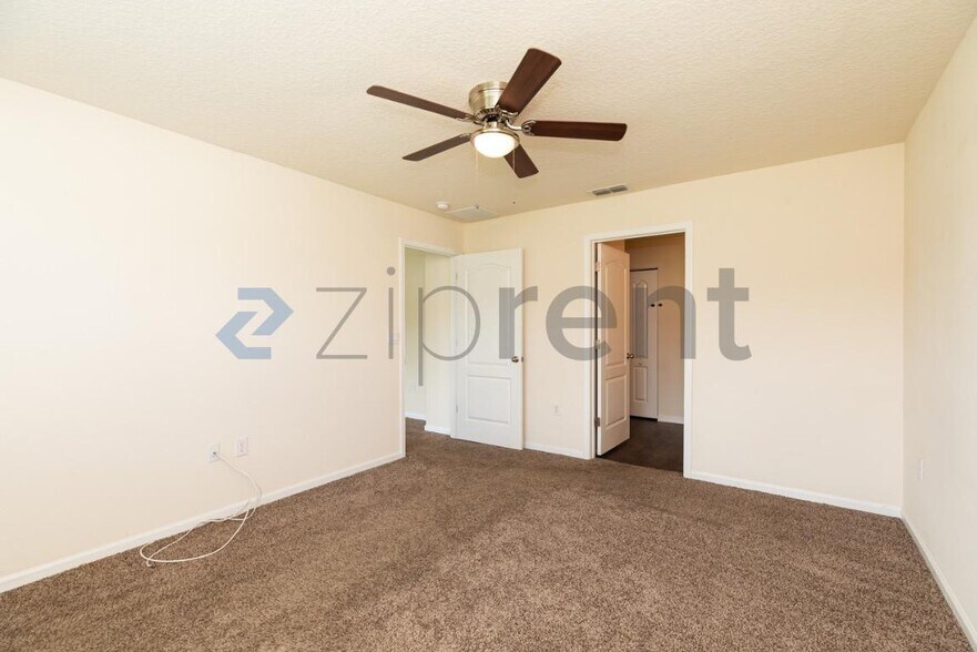Building Photo - Unit