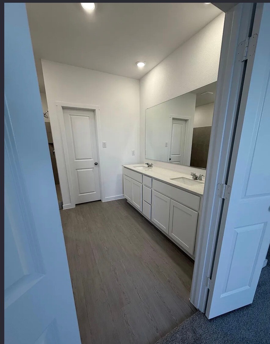 Building Photo - 7116 Dandelion Rd