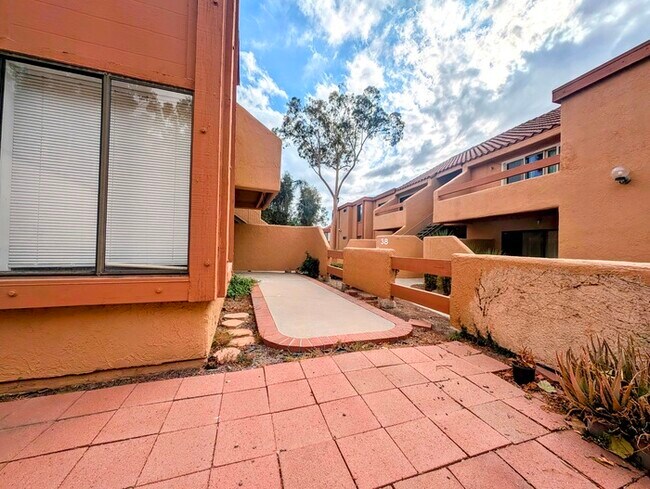 Building Photo - Edgehill Village