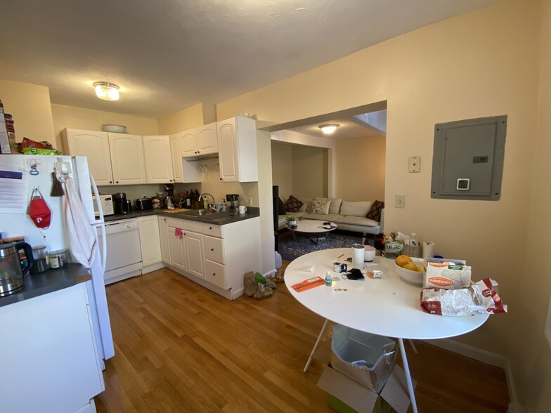 Primary Photo - 260 Beacon St