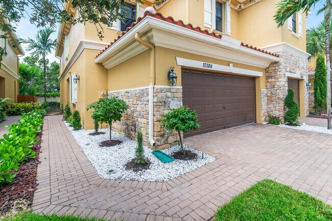 Building Photo - 10384 Wellington Parc Dr