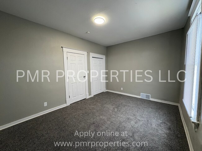 Building Photo - 3 Bedrooms / 1.5 Bathroom House