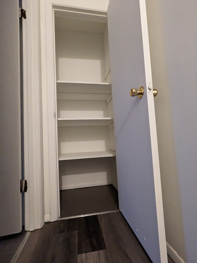 Building Photo - 2 Curtis Ct