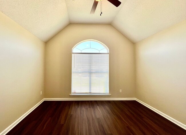 Building Photo - 9146 Glen Cove