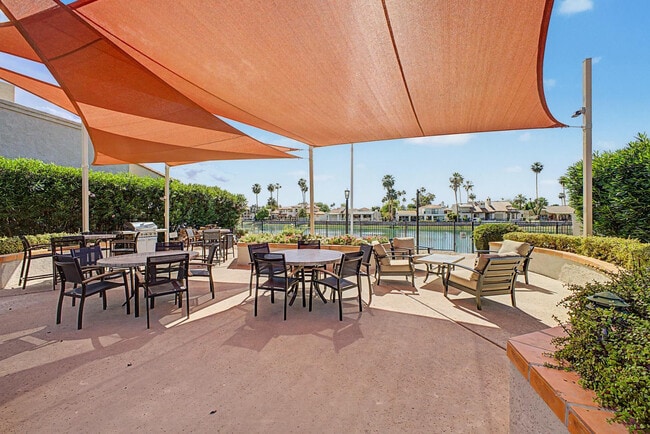 Building Photo - 8407 E Del Camino Dr