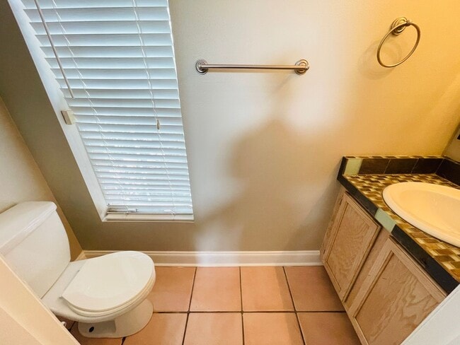 Building Photo - AMAZING HOME 3/2.5 on quiet cul-de-sac in East Orlando