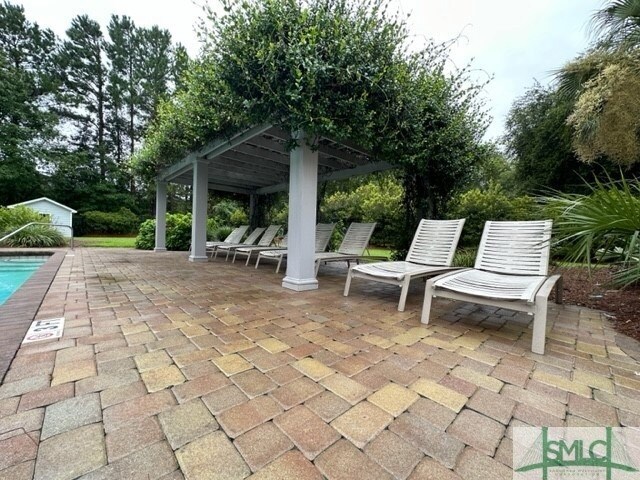 Building Photo - 550 Laurenburg Dr