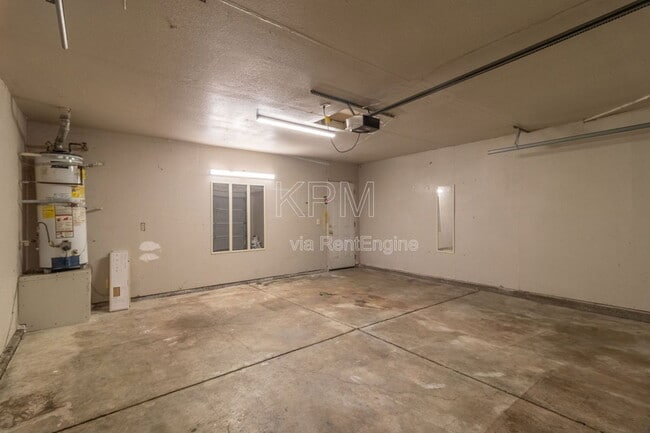 Building Photo - 7409 Village Green Dr