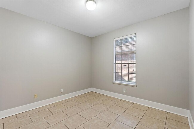 Building Photo - 16727 Sonoma Del Norte Dr