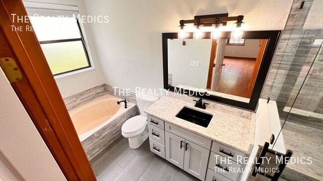 Building Photo - 2372 Sunnyview Dr