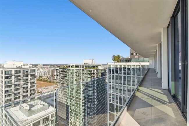 Building Photo - 1000 Water St