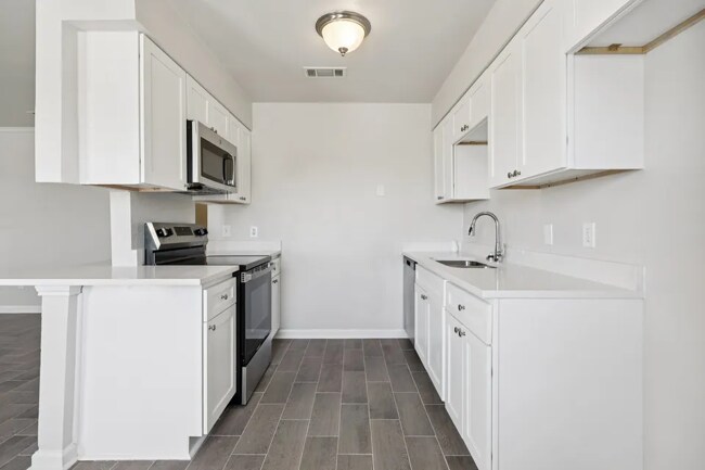 Building Photo - 7020 Green Ridge Trl