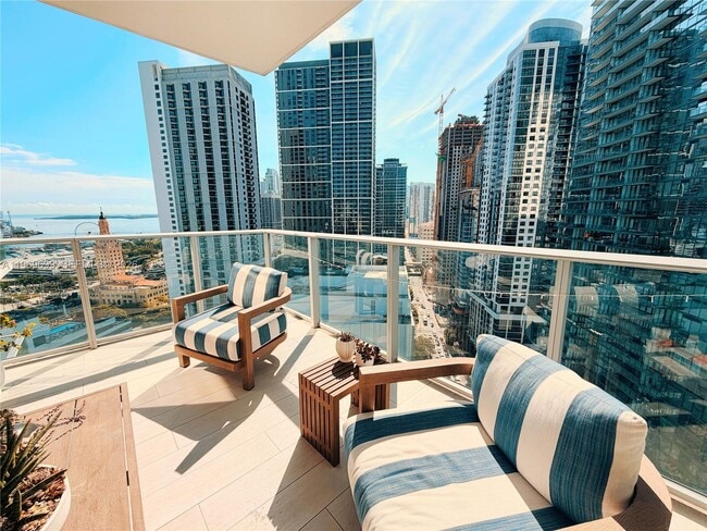 Building Photo - 851 NE 1st Ave