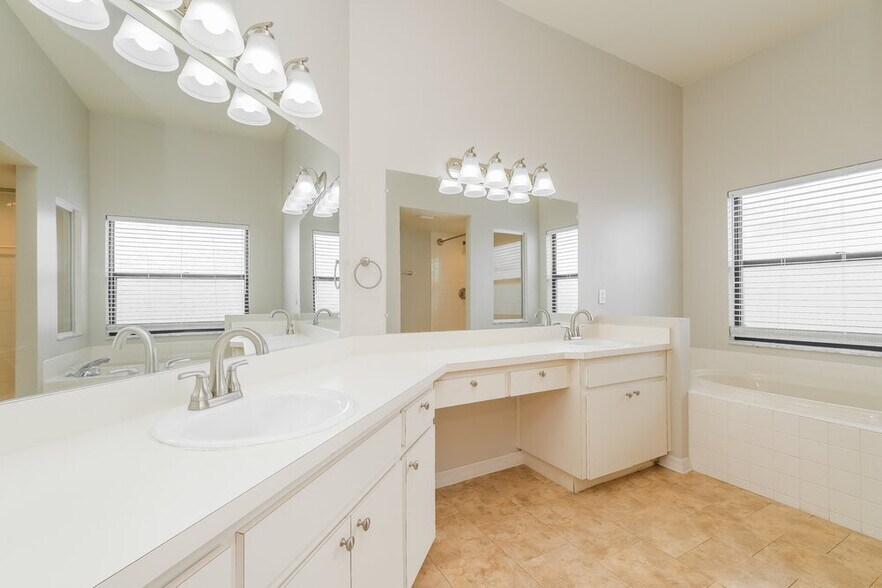 Building Photo - 1406 Storington Ave