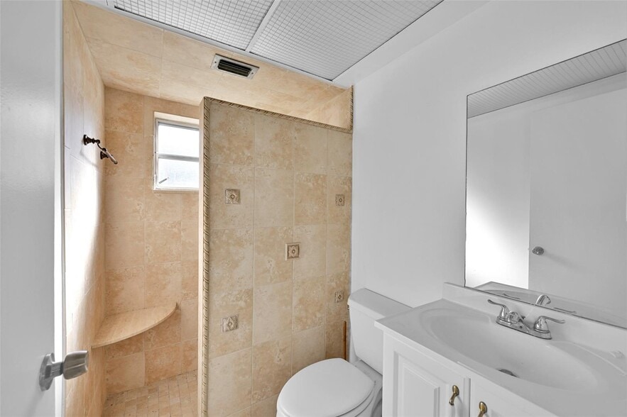 Building Photo - 4011 Coral Springs Dr