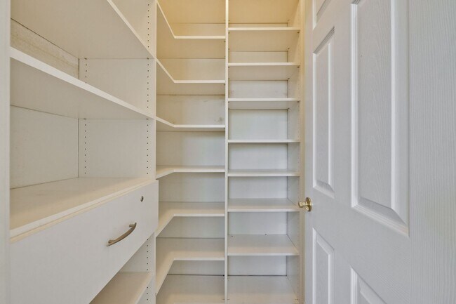 Building Photo - Spacious 4-Bedroom Home on Private Cul-De-...