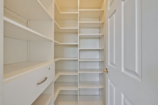 Building Photo - Spacious 4-Bedroom Home on Private Cul-De-Sac | No HOA | Custom Closets, New Floors & Lush Backya...