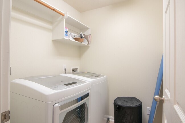 Building Photo - 15 Aquiline Oaks Pl