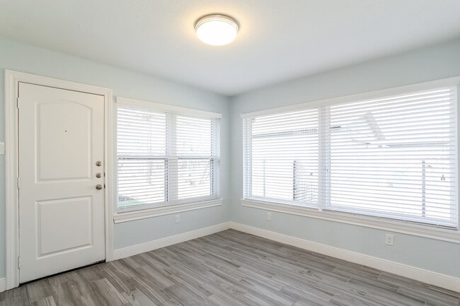 Building Photo - 1140 Glenda St