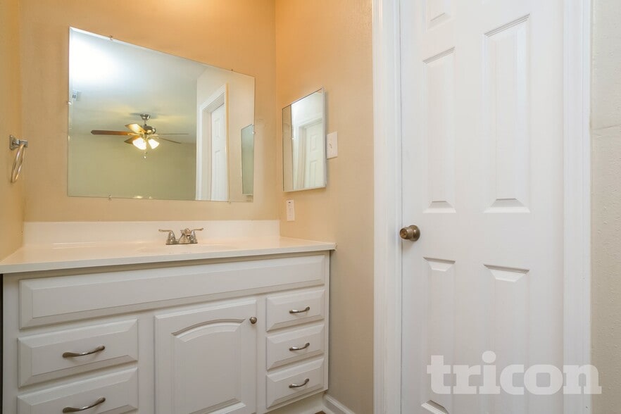 Building Photo - 12211 Haroldson Forest Dr