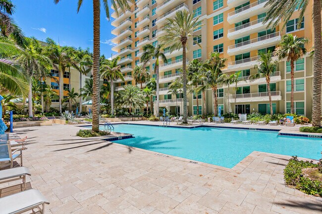Building Photo - 700 E Boynton Beach Blvd