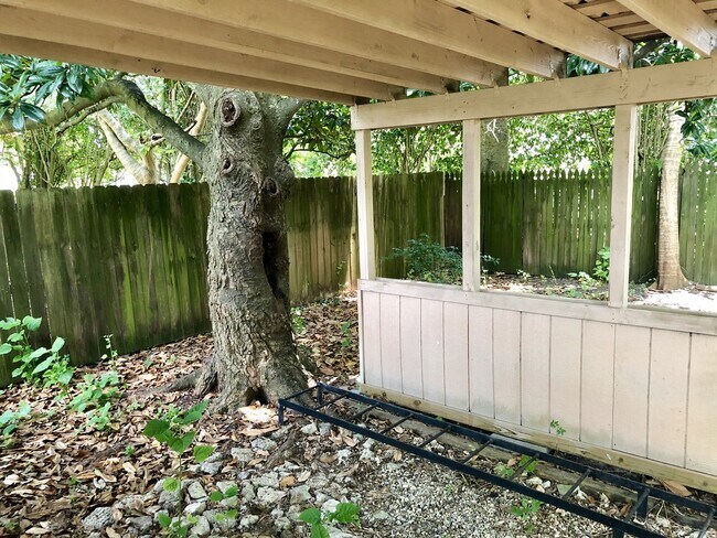 Building Photo - 3br/2ba cottage by LSU with all new appl, 2nd house from River Road