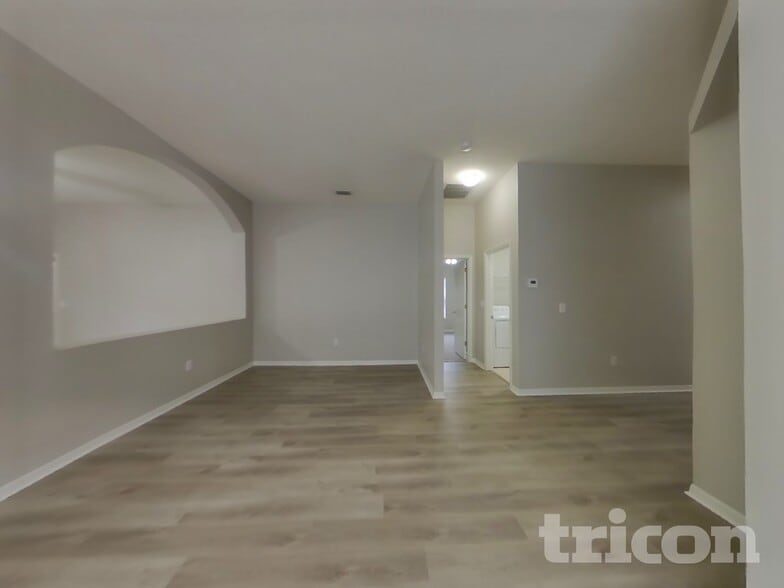 Building Photo - 31137 Chatterly Dr