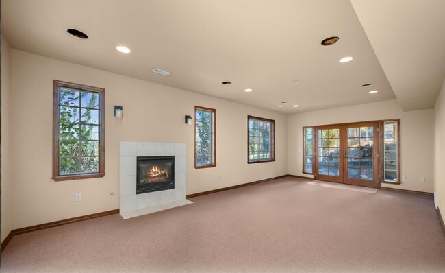 Building Photo - 1610 E Eagle Feather Ln