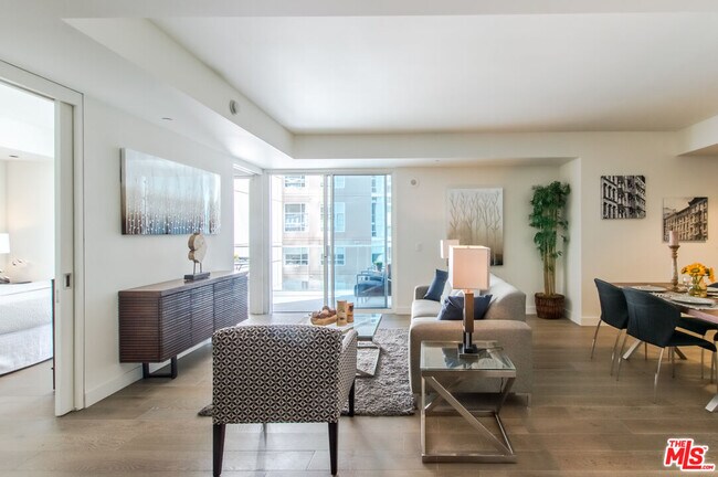 Building Photo - 6250 Hollywood Blvd