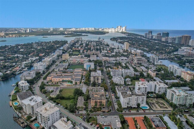 Building Photo - 9300 Bay Harbor Terrace