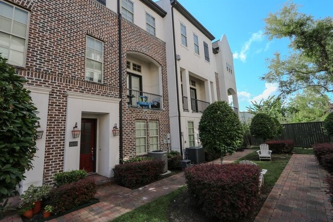 Primary Photo - 2033 Fannin St