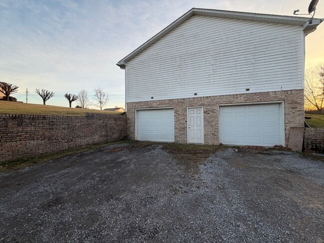 Building Photo - Three Springs Rd. 2188-2190