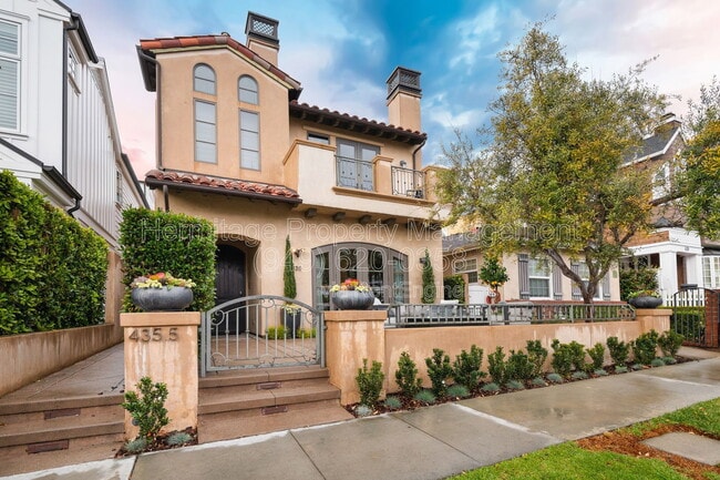 Building Photo - 435 1/2 Carnation Avenue