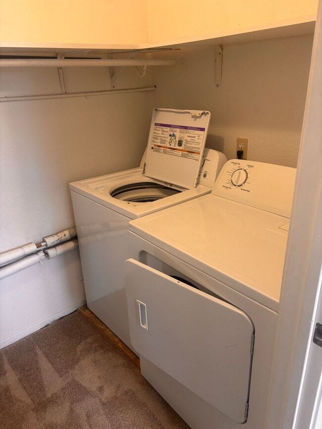 Building Photo - Two Bedroom East Anchorage Condo with Washer/Dryer Unit!