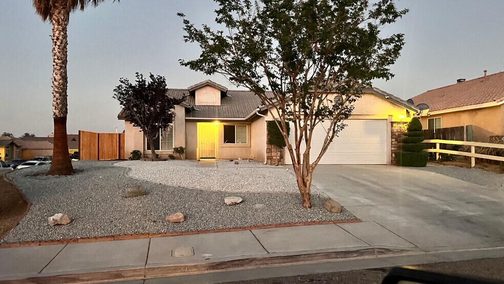Building Photo - 9083 Powell Ave