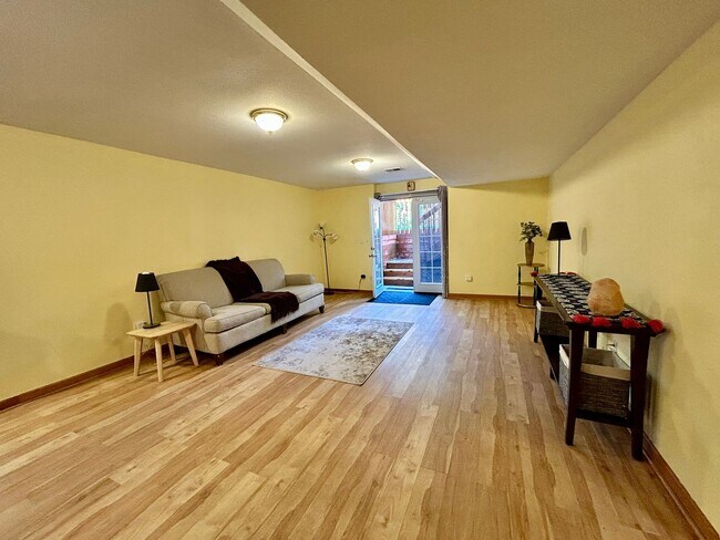 Building Photo - Spacious Garden-level Condo with Kitchenet...